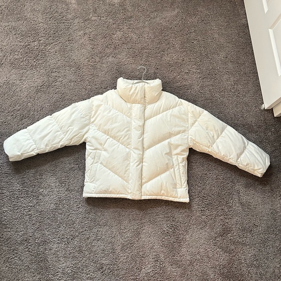 Aritzia The Cloud Puff - Picture 2 of 6